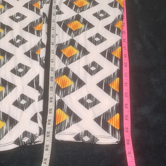 FANCY PANTS NWT OSFA Chic Geometric Print Legging - Picture 2 of 8